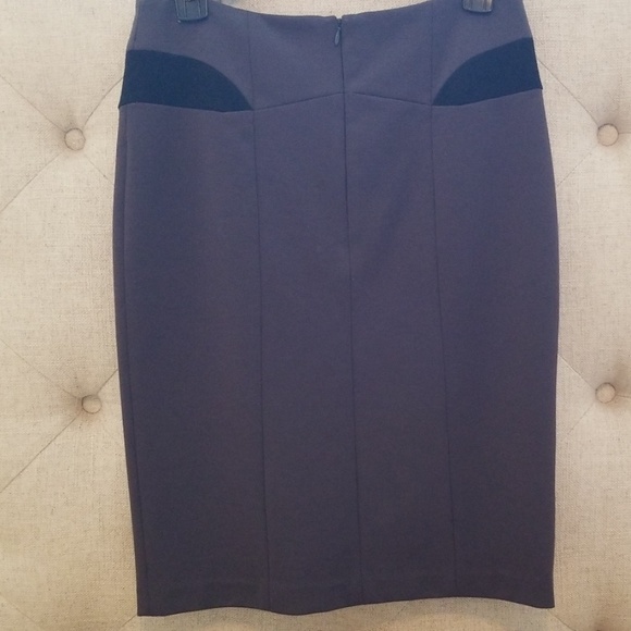 Gray pencil skirt - Picture 2 of 5
